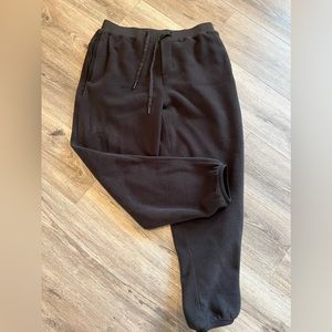 Classic-Fit Fleece Jogger